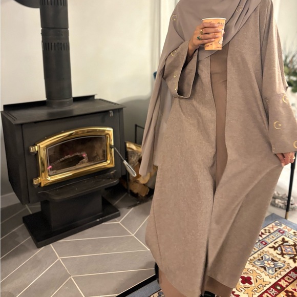 Elegant Gray Abaya or Duster Kimono with Gold Accents - Picture 5 of 5